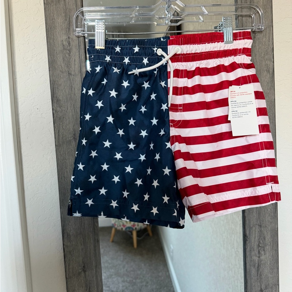 NWT! Old Navy Red and White Striped Shorts
